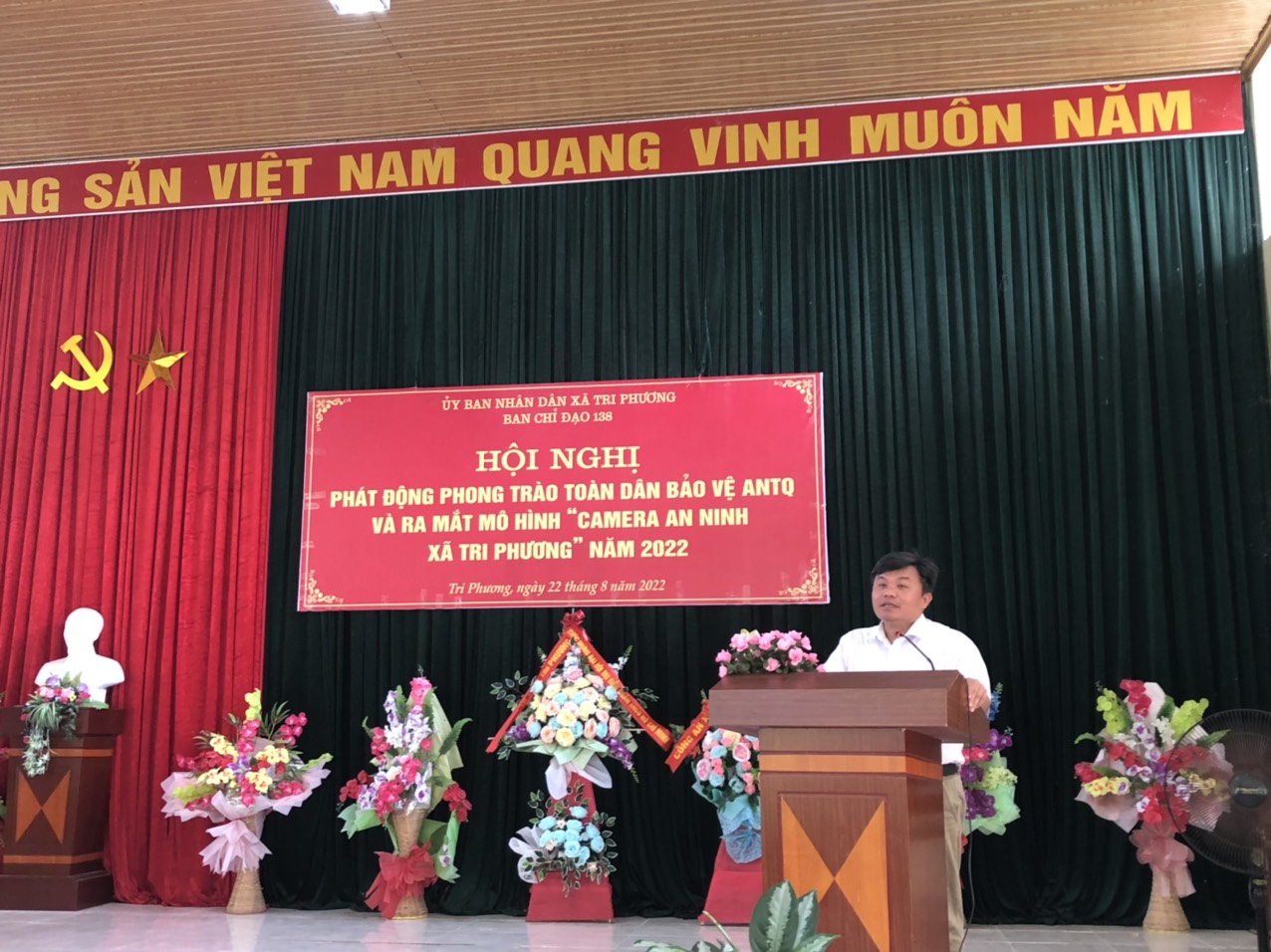 Đồng chí Hoàng Anh Dũng - Phó Bí thư thường trực huyện Tràng Định phát biểu tại hội nghị